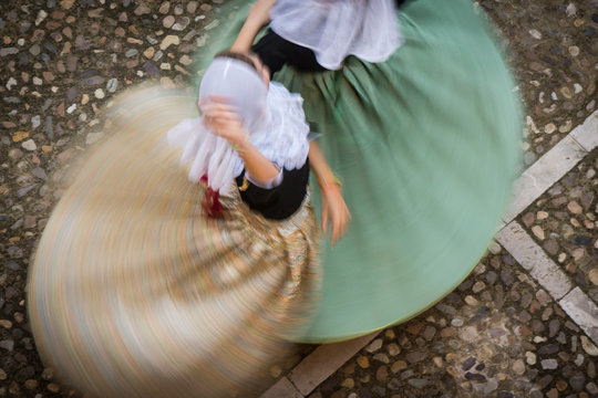 baile de boleros tradicionales mallorquines, claustro de Sant Bonaventura, Llucmajor, islas baleares, Spain