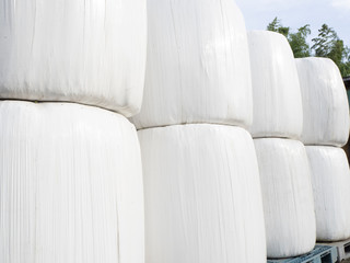 Roll bale wrap silo.Piled up to store feed. © Rai Kitakami