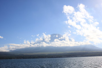 Mt.Fuji from Lake Yamanaka in Yamanashi, JAPAN
山中湖からの富士山、山梨県、日本