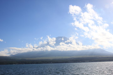 Mt.Fuji from Lake Yamanaka in Yamanashi, JAPAN
山中湖からの富士山、山梨県、日本