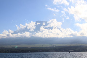 Mt.Fuji from Lake Yamanaka in Yamanashi, JAPAN
山中湖からの富士山、山梨県、日本