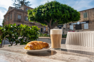 typowe śniadanie na południu Włoch - obrazy, fototapety, plakaty