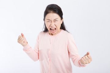 怒る女性