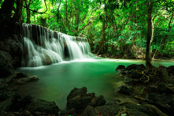 Fototapeta premium Landscape of Huai Mae Khamin Waterfall in National Park, Kanchanaburi, Thailand