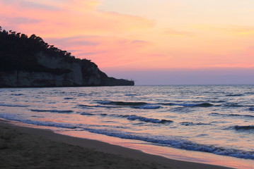 Peschici : veduta con trabucco al tramonto