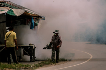 Officers went to the area to spray fog to prevent dengue fever.