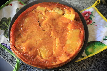 Fresh Ananas pie with home made caramel