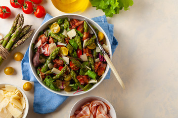 Salad with asparagus and bacon.