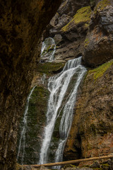 Obraz premium De La Cueva waterfall in Ordesa and Monte Perdido National Park, Spain
