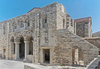 Fototapeta na wymiar Panagia Ekatontapyliani (also known as the Church of 100 Doors) in Parikia town, on the island of Paros in Greece