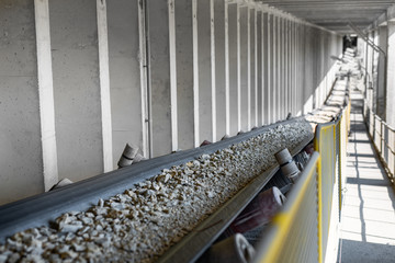 factory- belt conveyor with stones - obrazy, fototapety, plakaty
