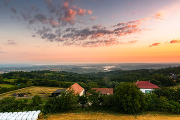 Fototapeta na wymiar Beautiful View Over Dunajec Valley at Sunrise. Lesser Poland Landscape Panorama
