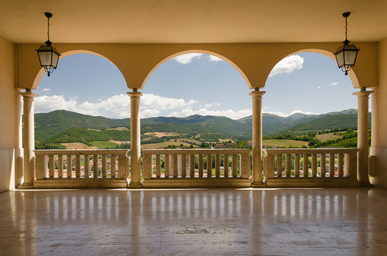 Panorama dalla loggia, nei pressi del santuario di Santa Rita da Cascia, Cascia, Perugia, Italia