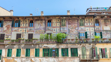 Piazza delle Erbe façade, architecture, Vérone, Vénétie, Italie