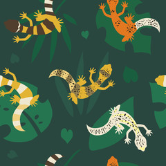 Seamless pattern with leopard geckos and tropical leaves. Colorful lizards exotic illustration on green background. - Vector