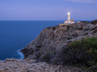 Fototapeta na wymiar Leuchtturm bei Cala Ratjada, Faro de Capdepera