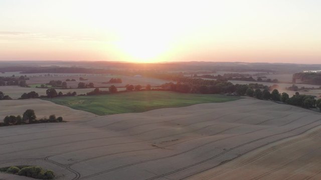 Landwirtschaft von Oben nach Unten Sonnenuntergang in 4k