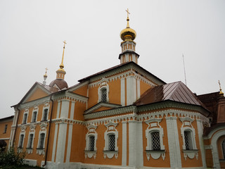 photos of old stone Russian Orthodox churches in Suzdal