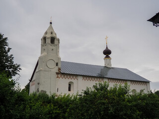 photos of old white stone Russian Orthodox churches in Suzdal