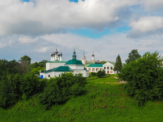 photos of old stone Russian Orthodox churches in Suzdal