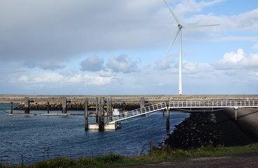 Windkraftanlage am Deltapark in  den Niederlanden
