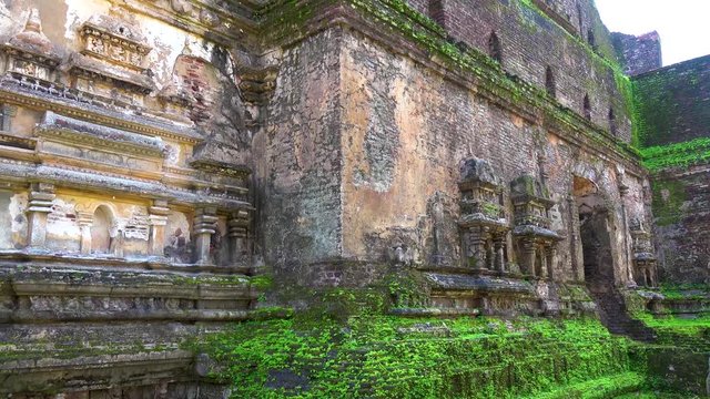 The temple among other contained Ganesa and Parvati statues of bronze