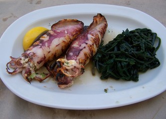 Grèce - Recette grecque d'encornets farcis accompagnés de chorta (χορτα) légumes verts