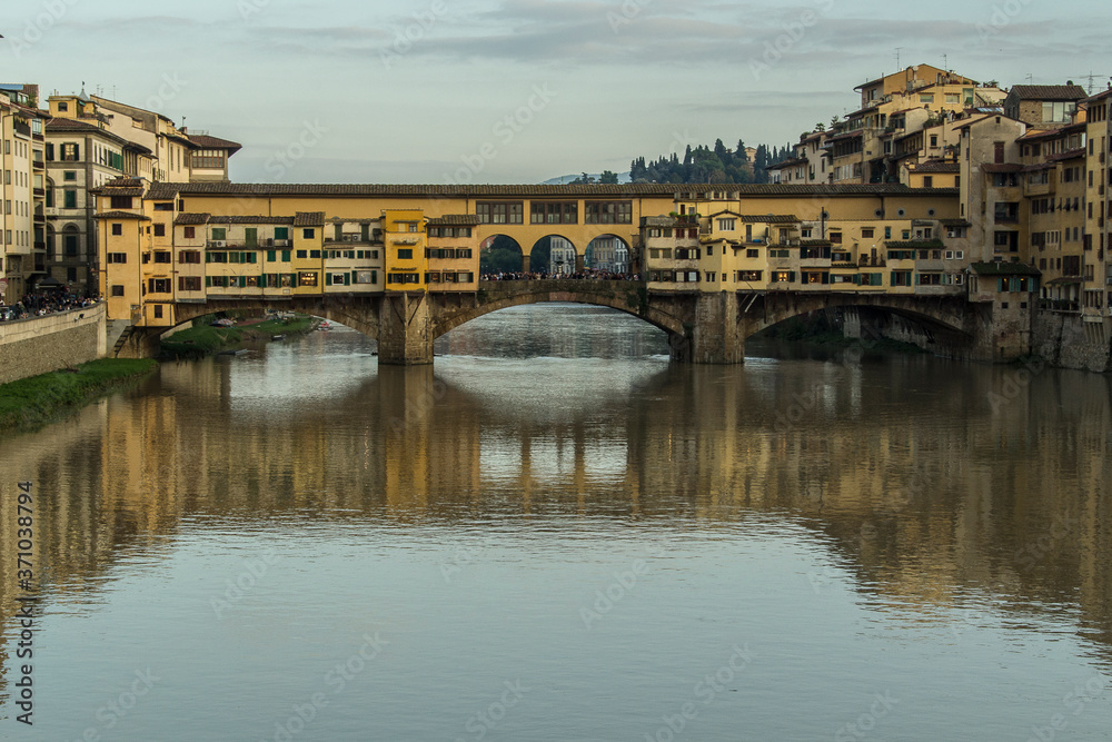 Wall mural veduta del ponte vecchio di firenze