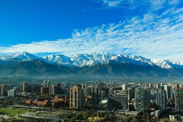 Cordillera de los Andes alrededor de la ciudad de Santiago de Chile durante una mañana de invierno...