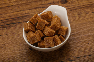 Cane sugar cubs in the bowl