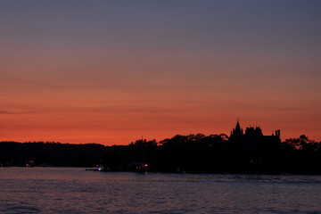 Fototapeta premium Sunset over the castle on the river