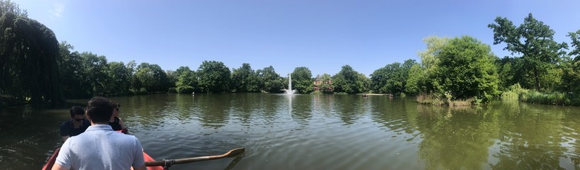 Fototapeta na wymiar Beautiful lake in Dresden