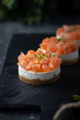 Savoury cheesecake with salmon and onion 