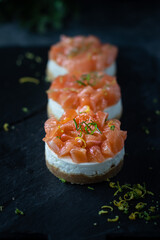 Savoury cheesecake with salmon and onion 