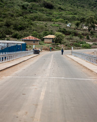 Naklejka premium bridge road in the mountains