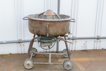 中古のコンクリートミキサー　モルタルミキサー