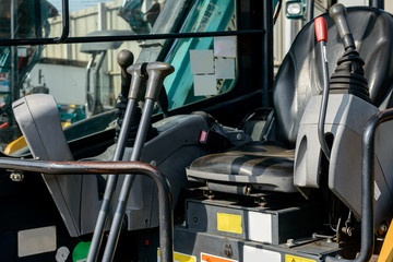 パワーショベルの運転席 © Metro Hopper