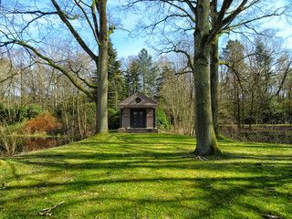 Mausuleum Modern