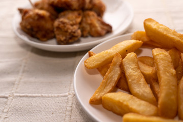 唐揚げとポテト