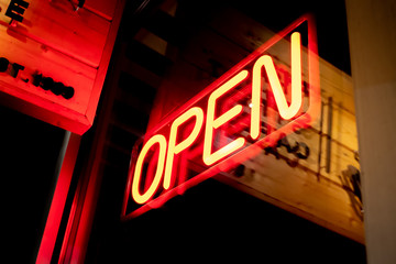 neon sign that says: "OPEN"