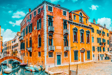 Fototapeta na wymiar Views of the most beautiful channels of Venice, narrow streets, houses.