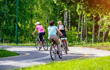 Fototapeta premium Cyclists ride on the bike path in the city Park 