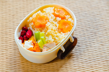 手作りのお弁当　昼食　和食