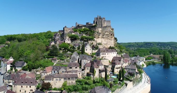 France, Village of Beynac et Cazenac, Labelled Most beautiful villages of France. the medieval Castle above the Dordogne Valley