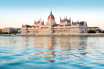 Obraz premium Hungarian Parliament building view across the river