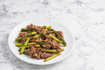 牛肉とニンニクの芽の炒め物