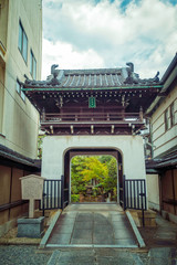 京都、善導寺の山門（竜宮門）