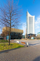 Fototapeta premium Auf dem Leipziger Augustusplatz mit Blick auf das Gewandhaus