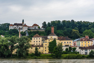 Fototapeta na wymiar Blick auf Innstadt Brauerei in Passau