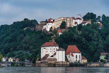Fototapeta na wymiar Blick auf Burg Veste Oberhaus und Niederhaus in Passau